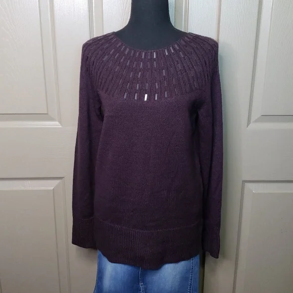 NWT Apt. 9 Women's Plum Satin embellished rib yoke tunic Sweater Size Small - Picture 3 of 7